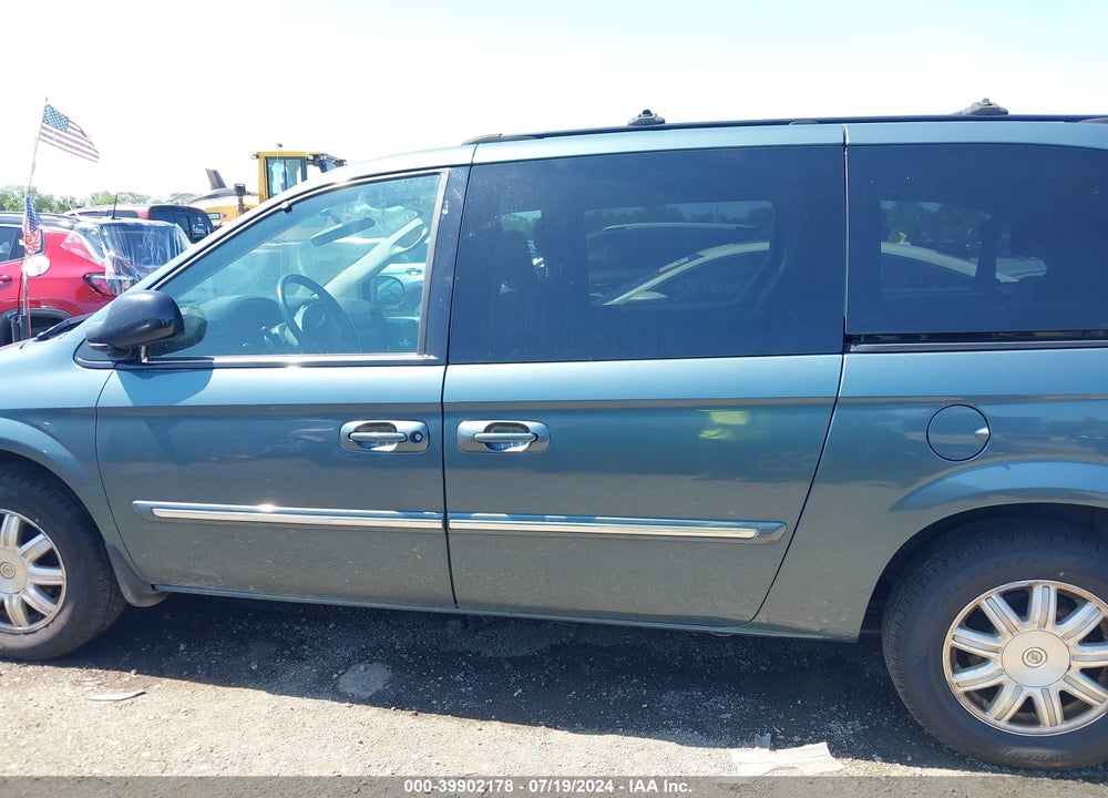 2005 CHRYSLER TOWN & COUNTRY TOURING VIN: 2C4GP54L15R204251