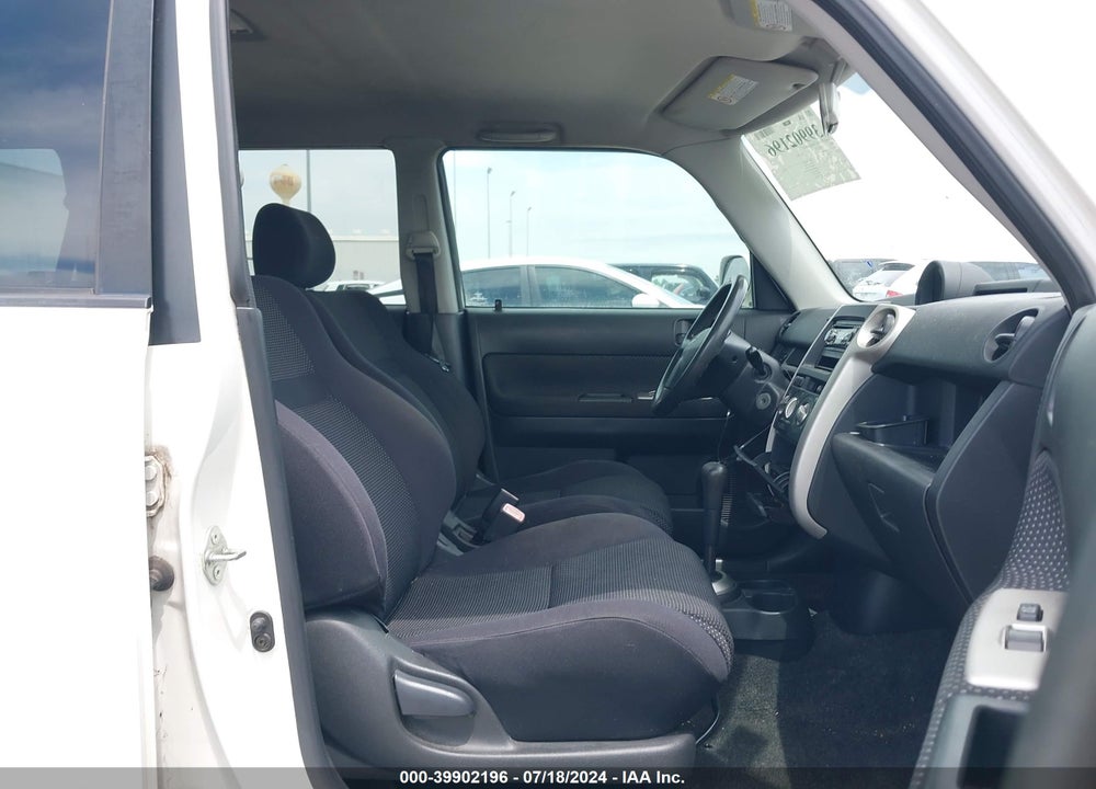 2005 SCION XB VIN: JTLKT324654002440