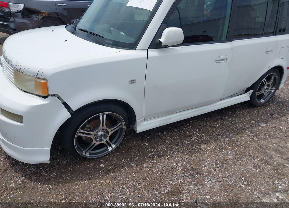 2005 SCION XB VIN: JTLKT324654002440