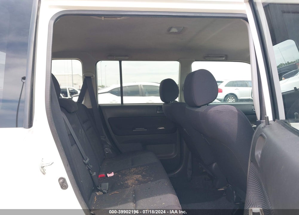 2005 SCION XB VIN: JTLKT324654002440