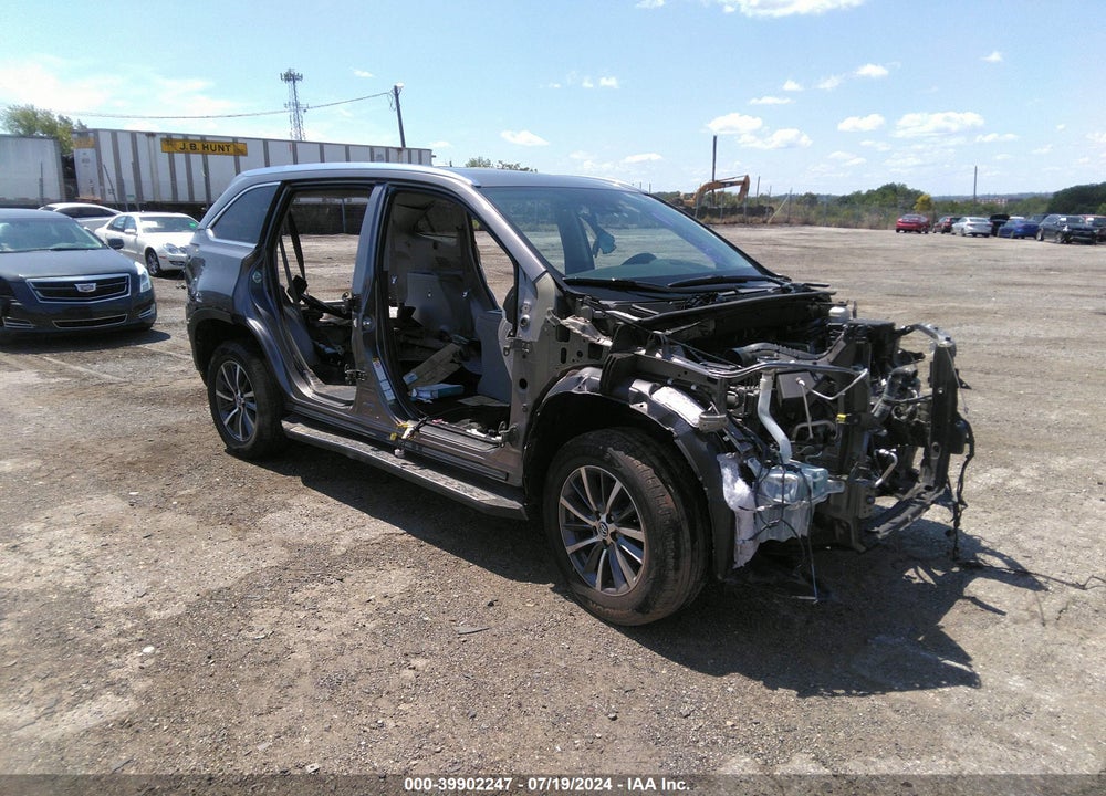 2018 TOYOTA HIGHLANDER XLE VIN: 5TDJZRFH6JS551382