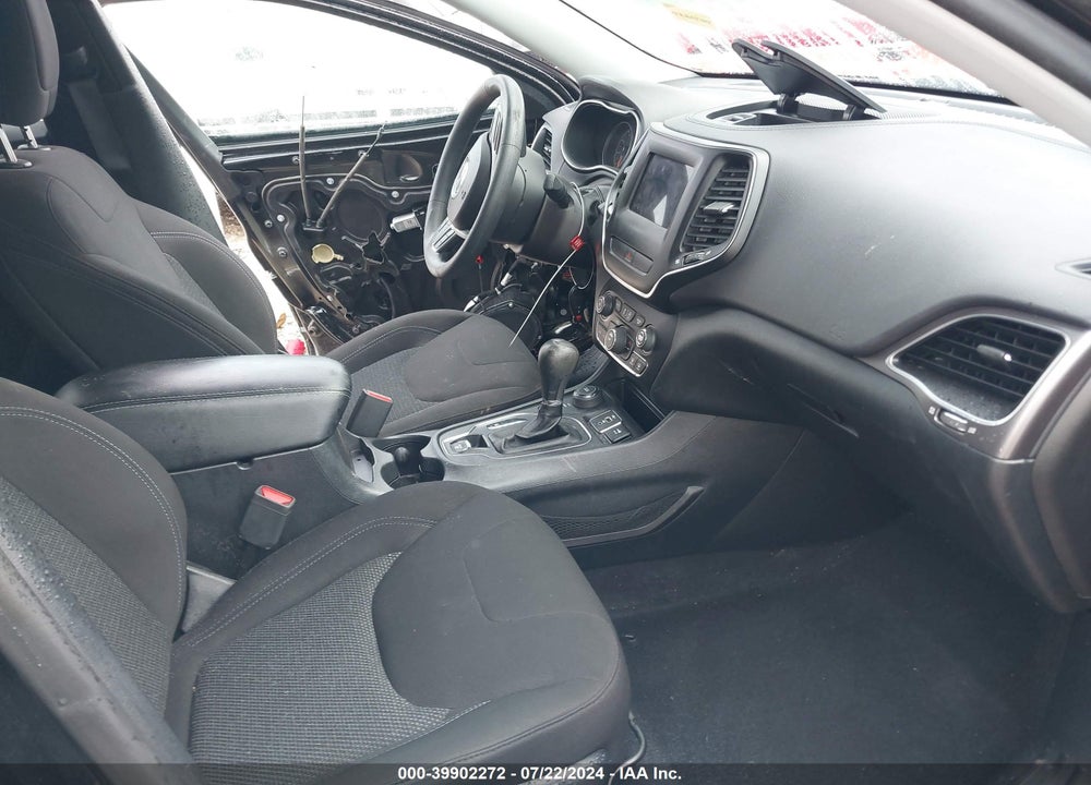 2019 JEEP CHEROKEE LATITUDE 4X4 VIN: 1C4PJMCBXKD413782