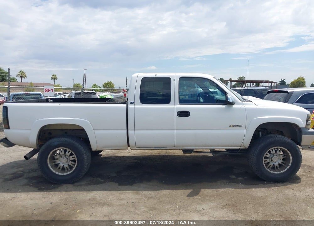 2002 CHEVROLET SILVERADO 1500 LS VIN: 2GCEK19T021378460