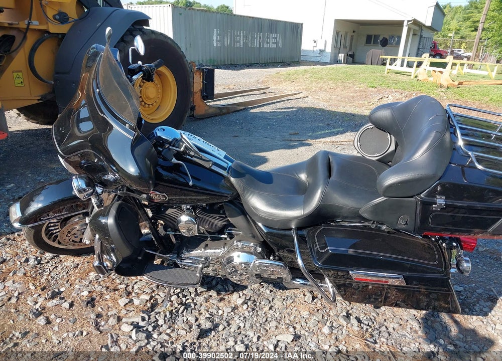 2010 HARLEY-DAVIDSON FLHTCU VIN: 1HD1FC416AB639429
