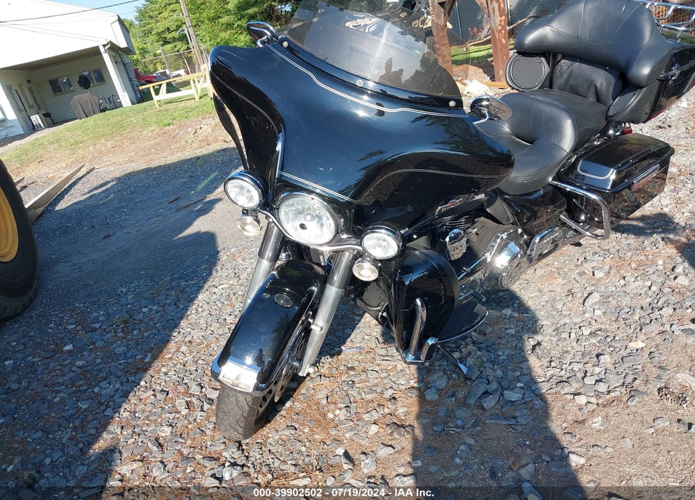 2010 HARLEY-DAVIDSON FLHTCU VIN: 1HD1FC416AB639429