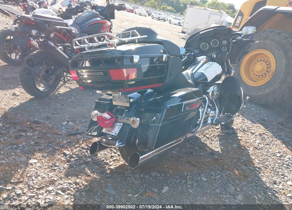 2010 HARLEY-DAVIDSON FLHTCU VIN: 1HD1FC416AB639429