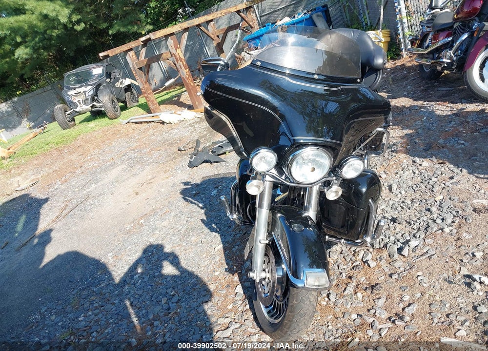 2010 HARLEY-DAVIDSON FLHTCU VIN: 1HD1FC416AB639429