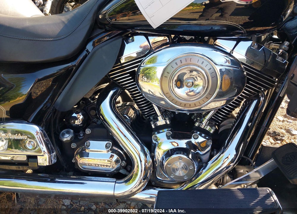 2010 HARLEY-DAVIDSON FLHTCU VIN: 1HD1FC416AB639429