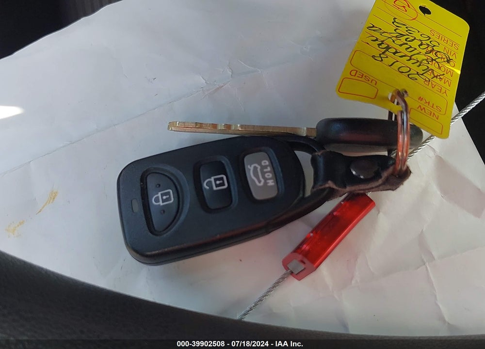 2018 HYUNDAI ELANTRA SE VIN: 5NPD74LFXJH265632