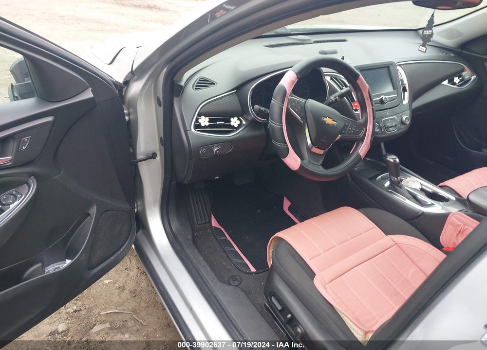 2018 CHEVROLET MALIBU LT VIN: 1G1ZD5ST8JF270102