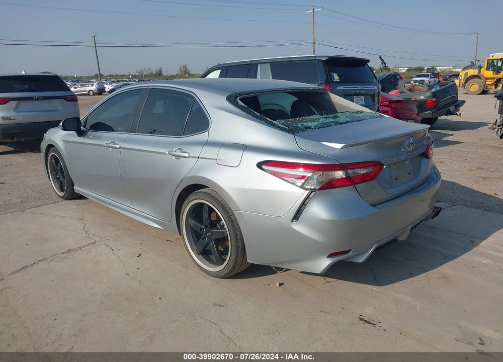 2018 TOYOTA CAMRY SE VIN: 4T1B11HK3JU576740