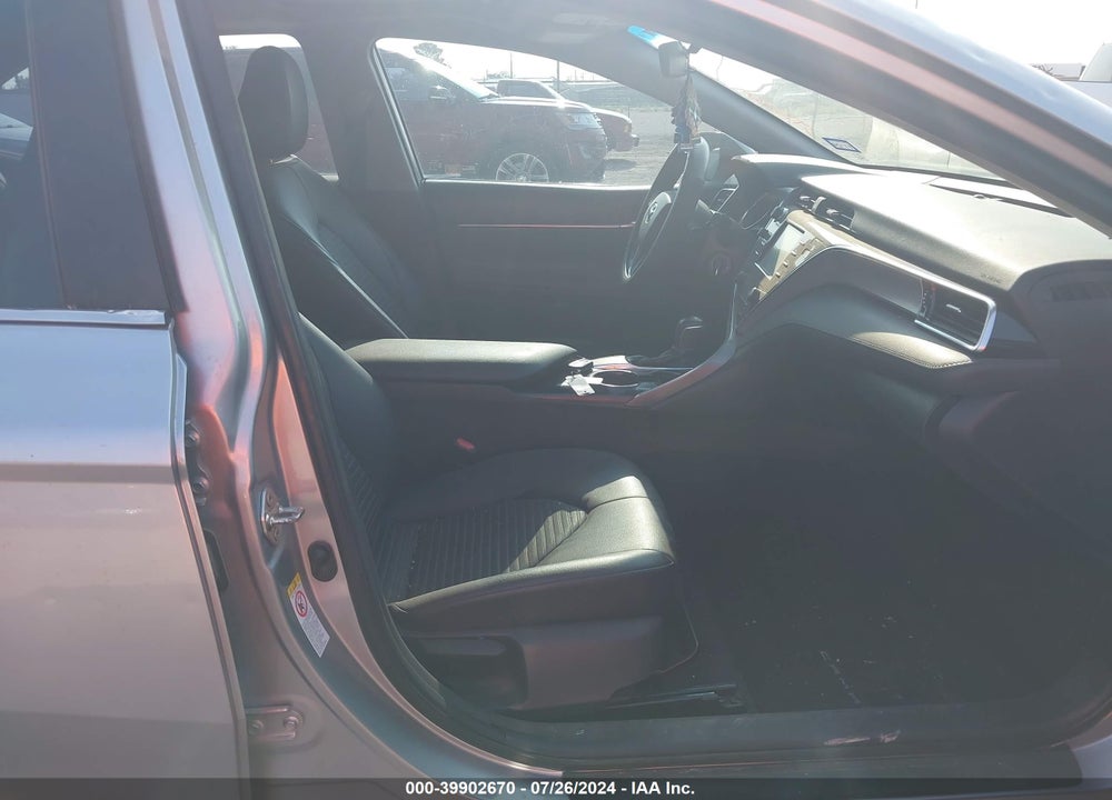 2018 TOYOTA CAMRY SE VIN: 4T1B11HK3JU576740