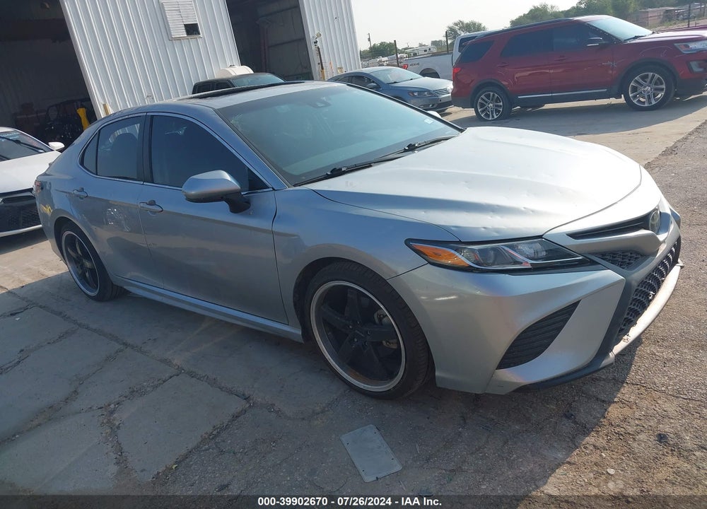 2018 TOYOTA CAMRY SE VIN: 4T1B11HK3JU576740