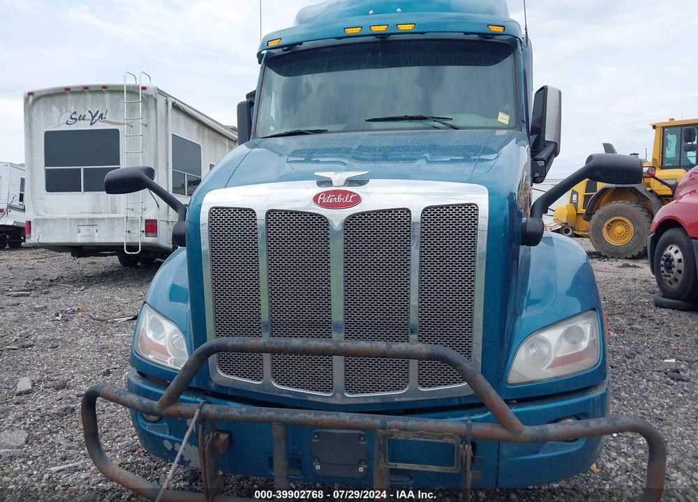 2019 PETERBILT 579 VIN: 1XPBDP9X8KD364327