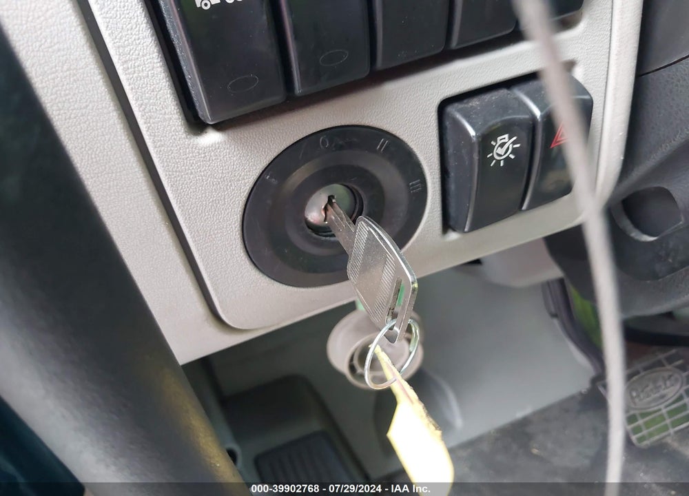 2019 PETERBILT 579 VIN: 1XPBDP9X8KD364327