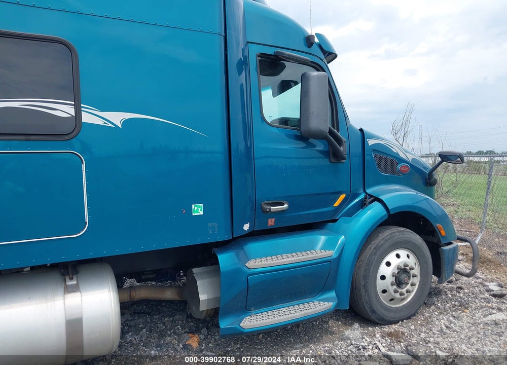 2019 PETERBILT 579 VIN: 1XPBDP9X8KD364327