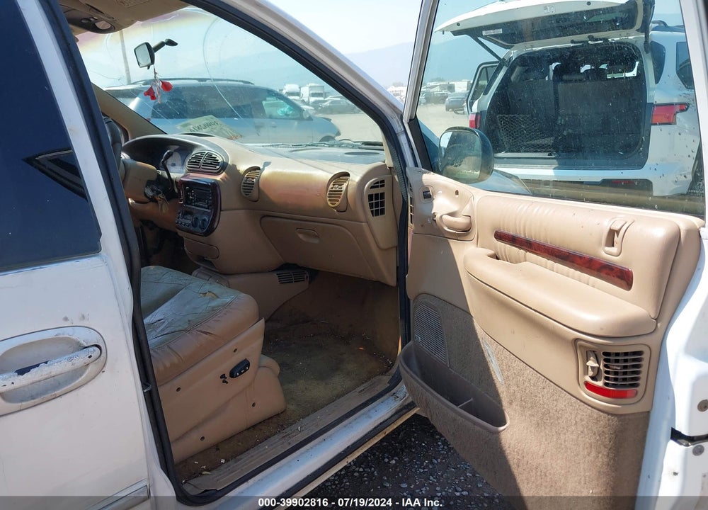 2000 CHRYSLER TOWN & COUNTRY LXI VIN: 1C4GP54L5YB647473