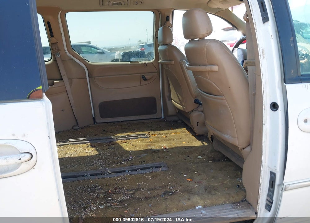 2000 CHRYSLER TOWN & COUNTRY LXI VIN: 1C4GP54L5YB647473