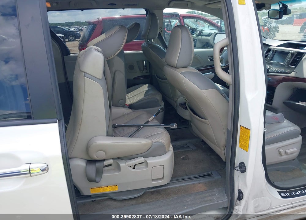 2014 TOYOTA SIENNA LIMITED V6 7 PASSENGER VIN: 5TDYK3DC6ES458861