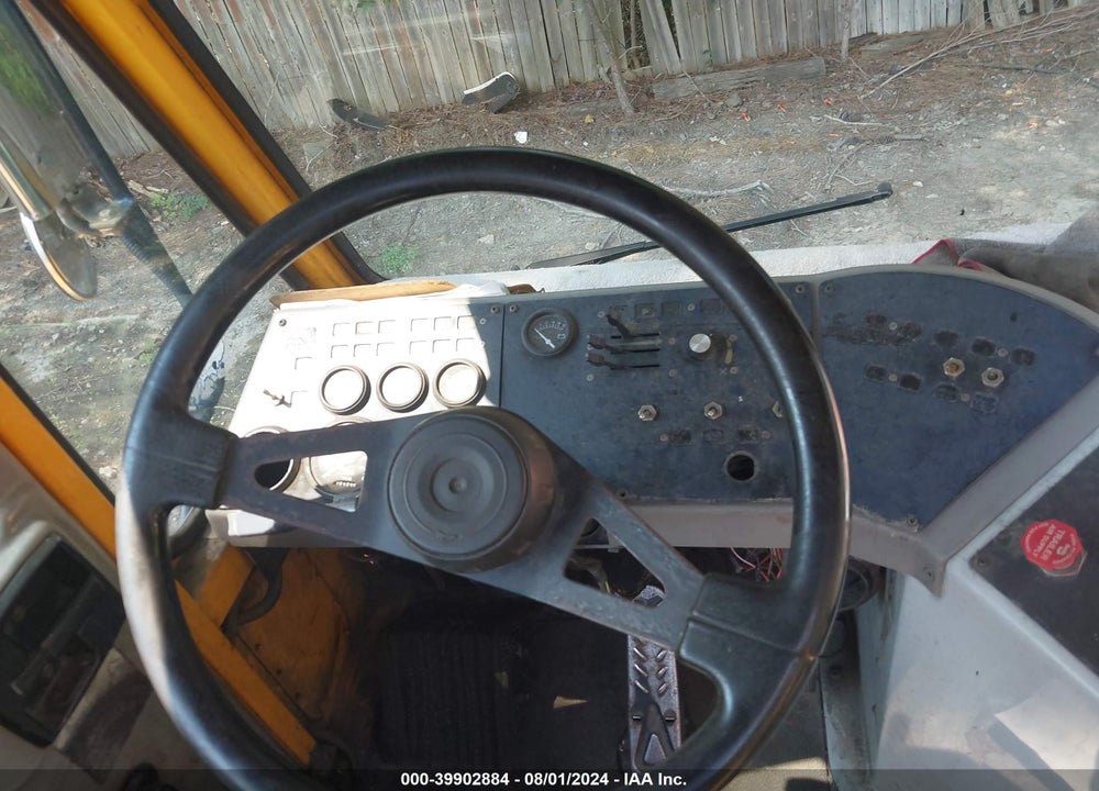 2015 OTTAWA YARD SPOTTER VIN: 336718