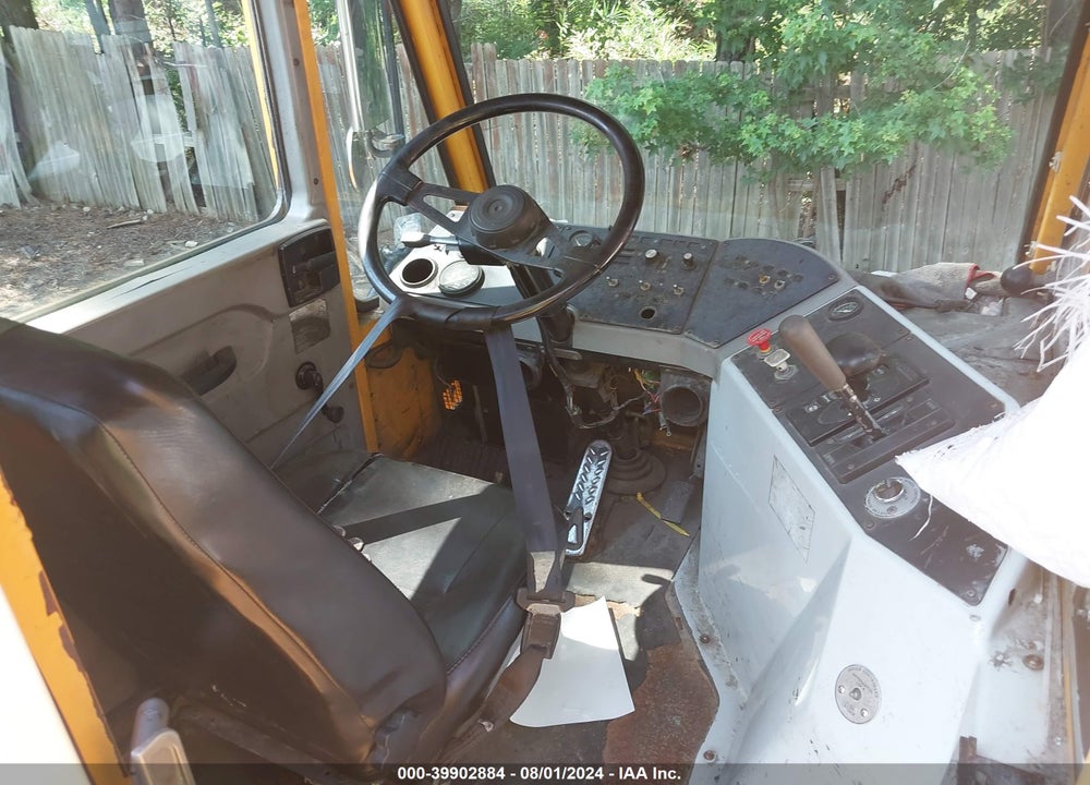 2015 OTTAWA YARD SPOTTER VIN: 336718