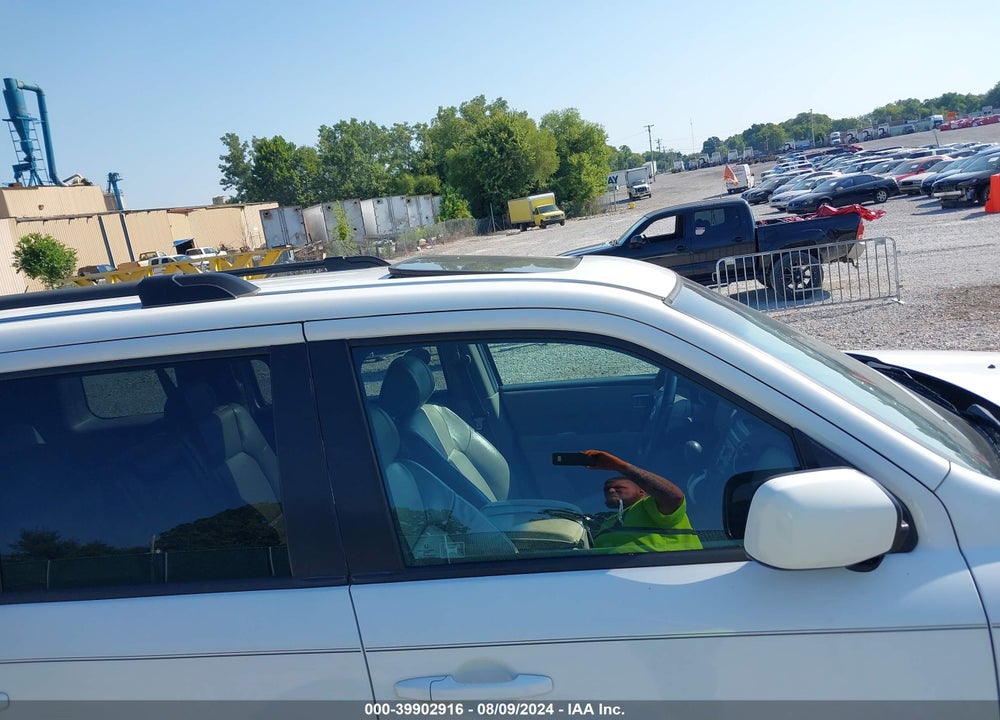 2011 HONDA PILOT EX-L VIN: 5FNYF3H53BB058563