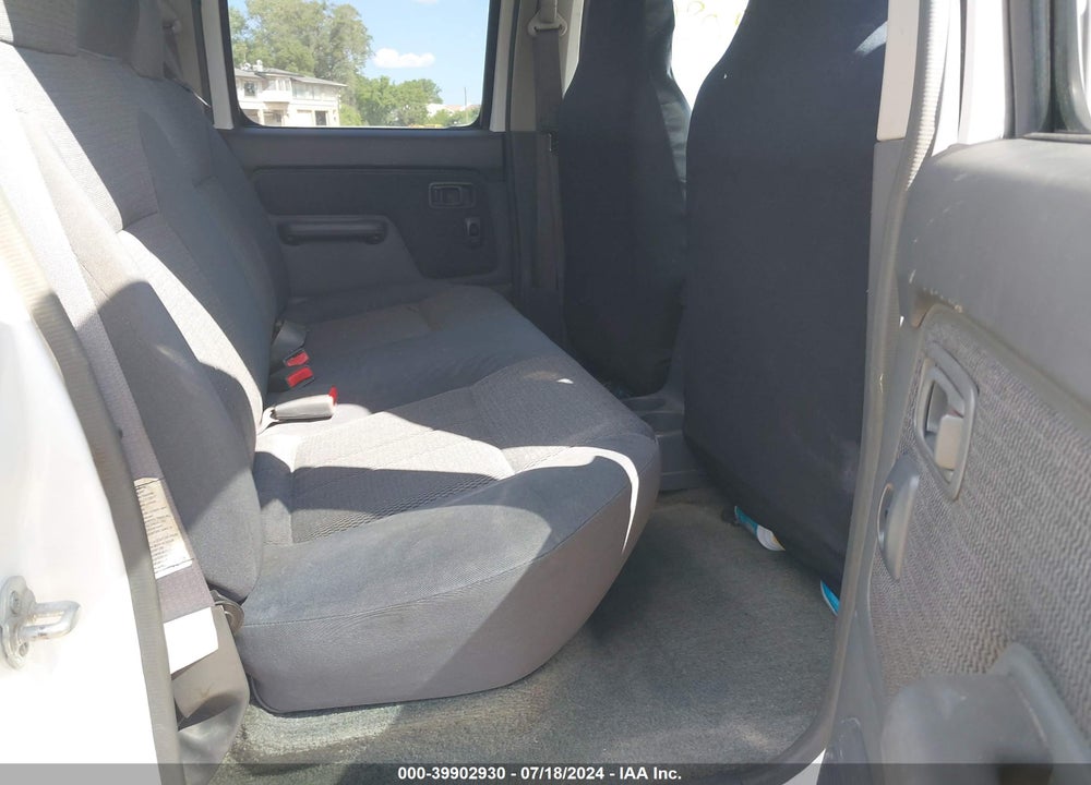 2001 NISSAN FRONTIER XE-V6 VIN: 1N6ED27Y61C352658