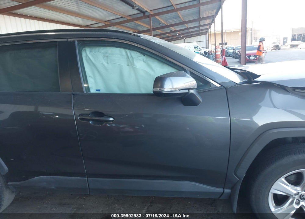 2021 TOYOTA RAV4 XLE VIN: 2T3W1RFV4MC126153