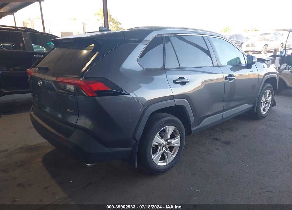 2021 TOYOTA RAV4 XLE VIN: 2T3W1RFV4MC126153