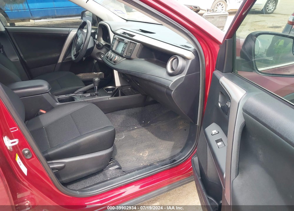2018 TOYOTA RAV4 LE VIN: 2T3ZFREV8JW442083