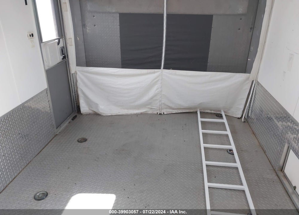 2005 PLAY-MOR TOY HAULER VIN: 1JW100R2751H35623