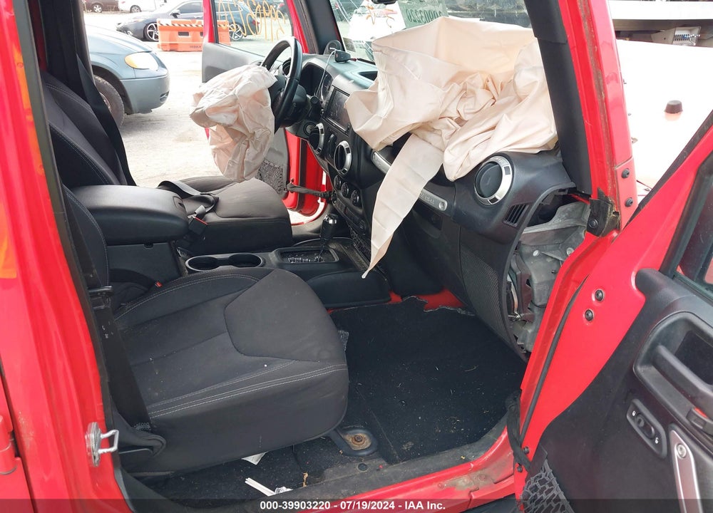 2013 JEEP WRANGLER UNLIMITED SAHARA VIN: 1C4BJWEGXDL579677