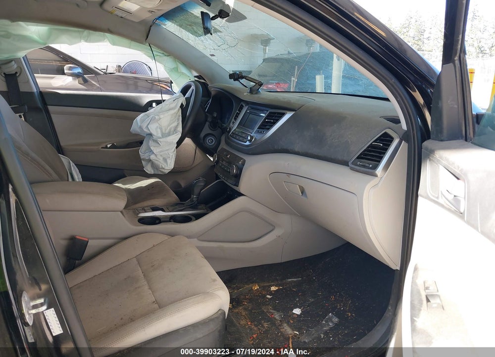 2017 HYUNDAI TUCSON SE VIN: KM8J3CA47HU365712