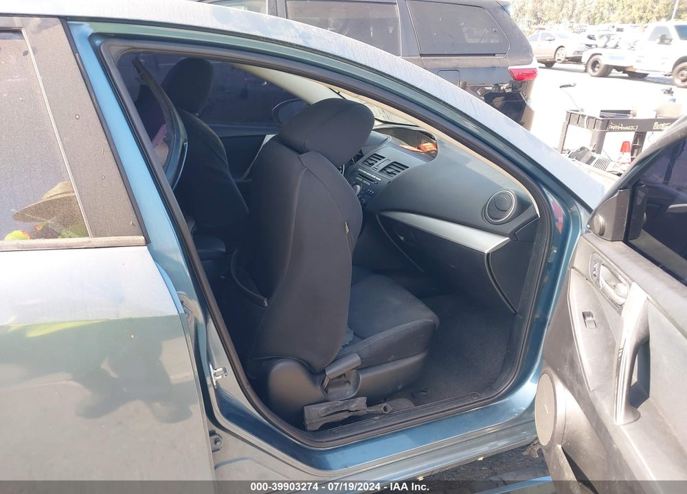 2011 MAZDA 3 S SPORT VIN: JM1BL1K64B1390363