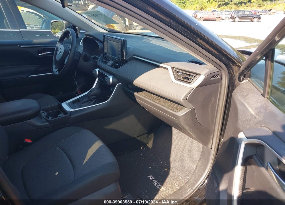 2021 TOYOTA RAV4 XLE VIN: 2T3P1RFVXMC156035