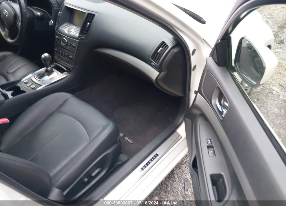 2015 INFINITI Q40 VIN: JN1CV6AR8FM520580