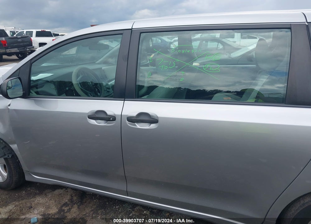 2018 TOYOTA SIENNA L 7 PASSENGER VIN: 5TDZZ3DC5JS916934