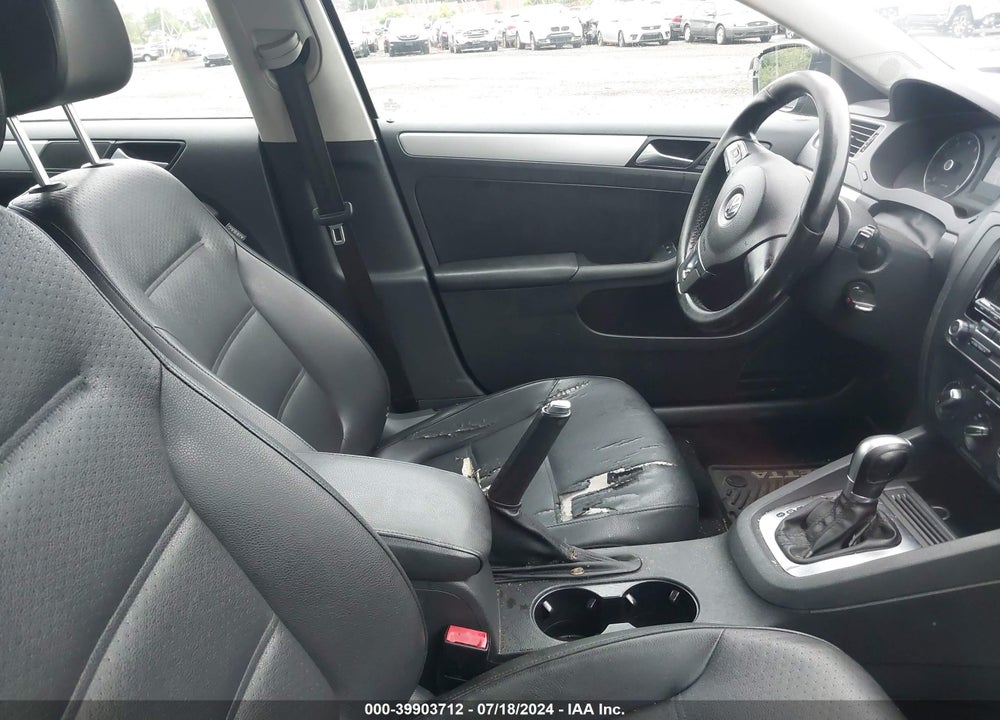 2014 VOLKSWAGEN JETTA 1.8T SE VIN: 3VWD17AJ5EM325064
