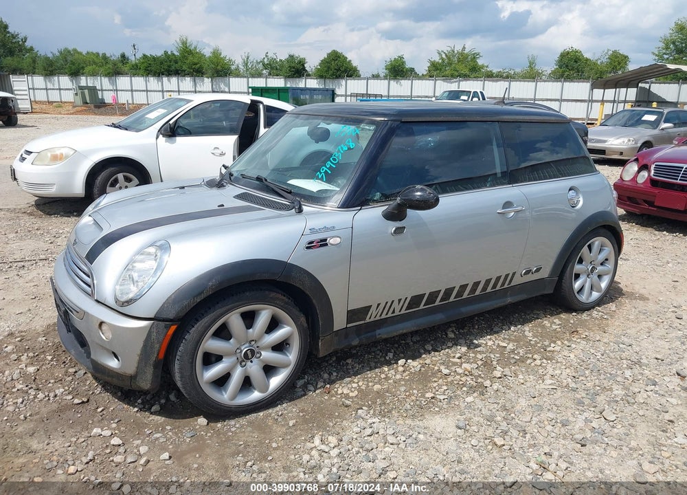 2005 MINI COOPER S VIN: WMWRE33575TG96055