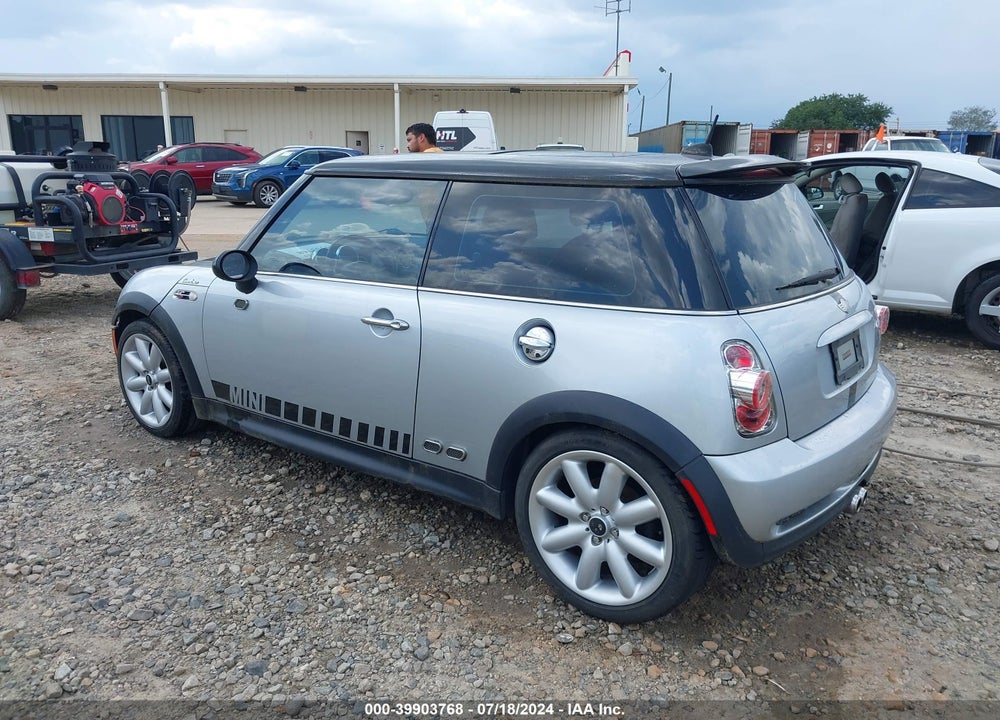 2005 MINI COOPER S VIN: WMWRE33575TG96055