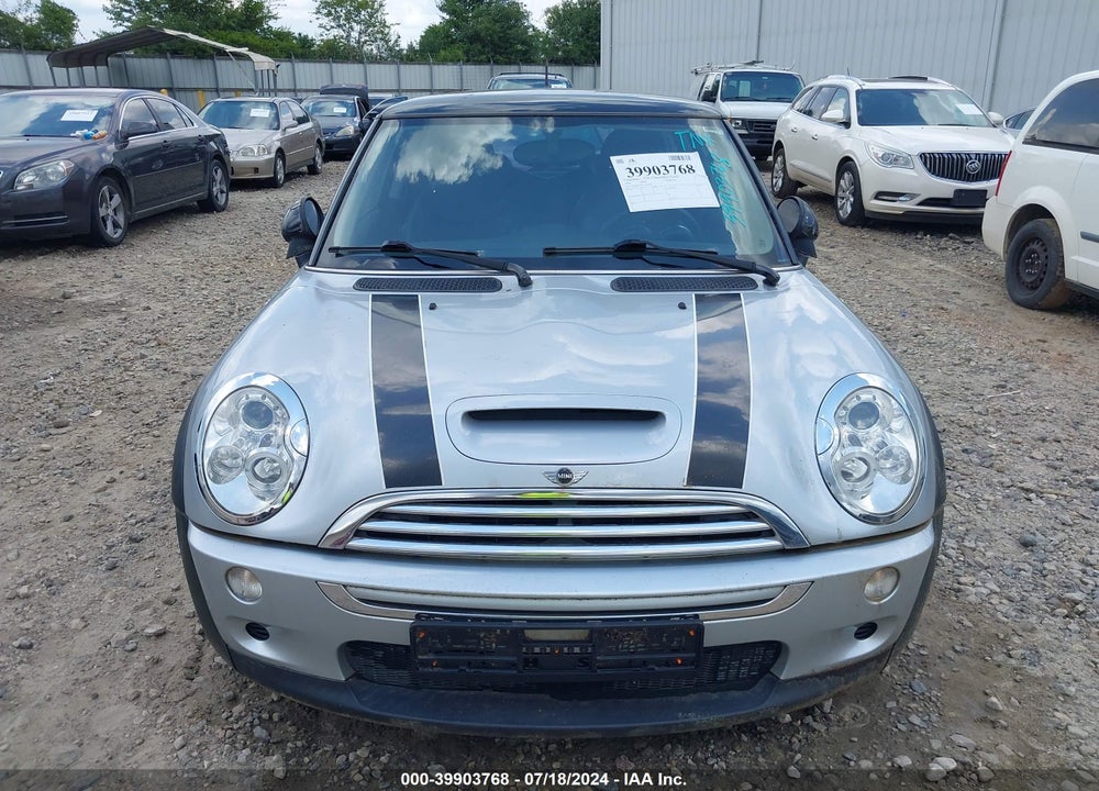 2005 MINI COOPER S VIN: WMWRE33575TG96055