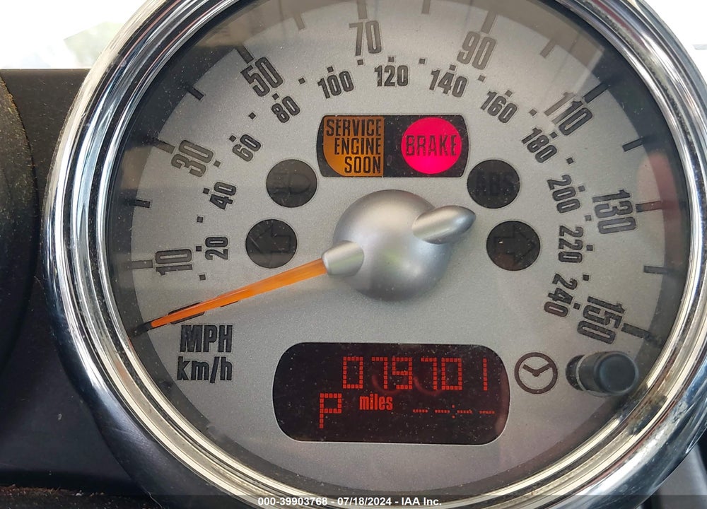 2005 MINI COOPER S VIN: WMWRE33575TG96055