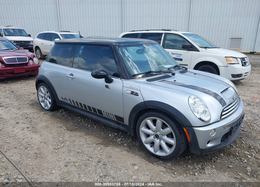 2005 MINI COOPER S VIN: WMWRE33575TG96055