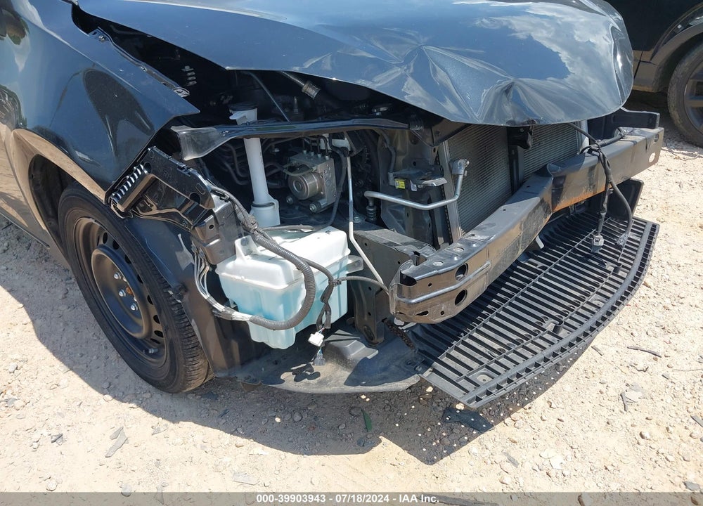 2018 TOYOTA COROLLA LE VIN: 2T1BURHE6JC012436