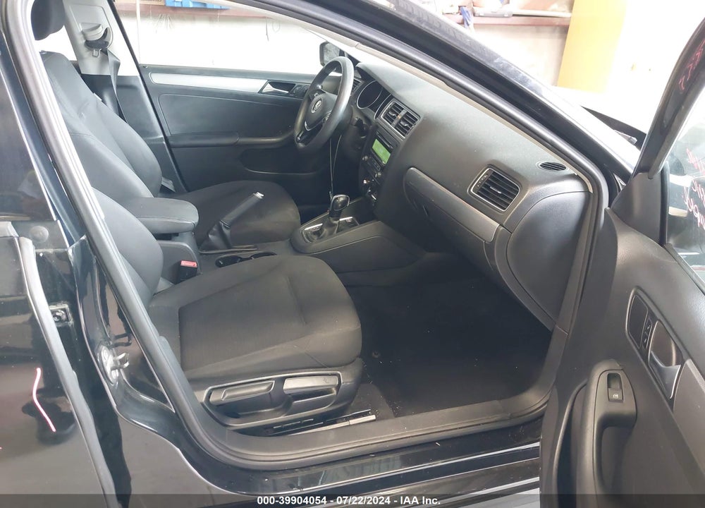 2015 VOLKSWAGEN JETTA 1.8T SE VIN: 3VWD17AJ1FM353669