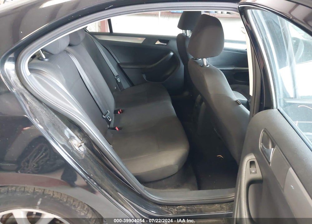 2015 VOLKSWAGEN JETTA 1.8T SE VIN: 3VWD17AJ1FM353669