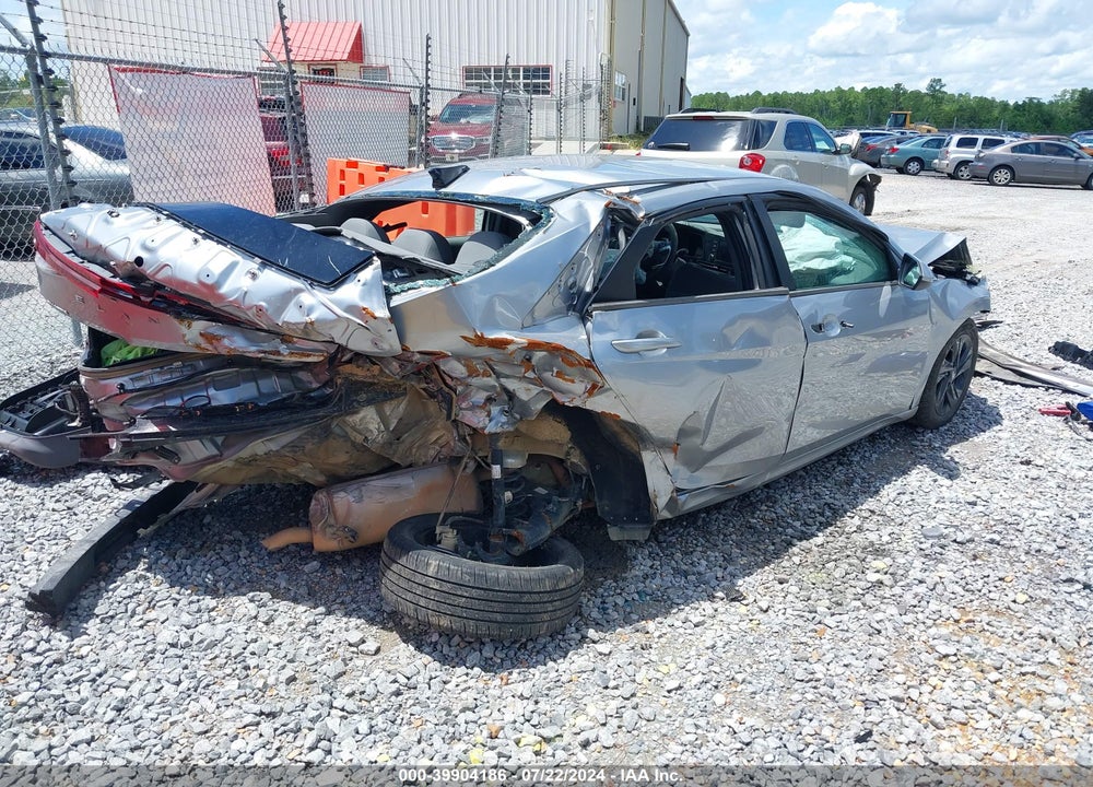 2022 HYUNDAI ELANTRA SEL VIN: 5NPLM4AG1NH082156