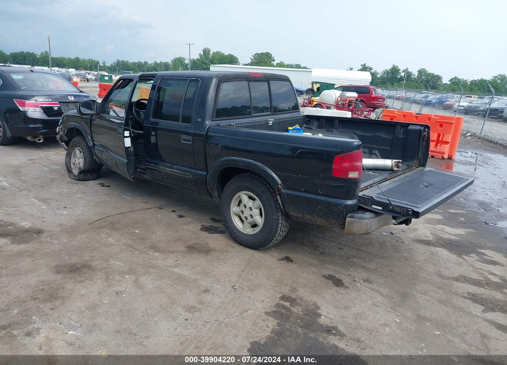 2002 CHEVROLET S-10 LS VIN: 1GCDT13W12K110822