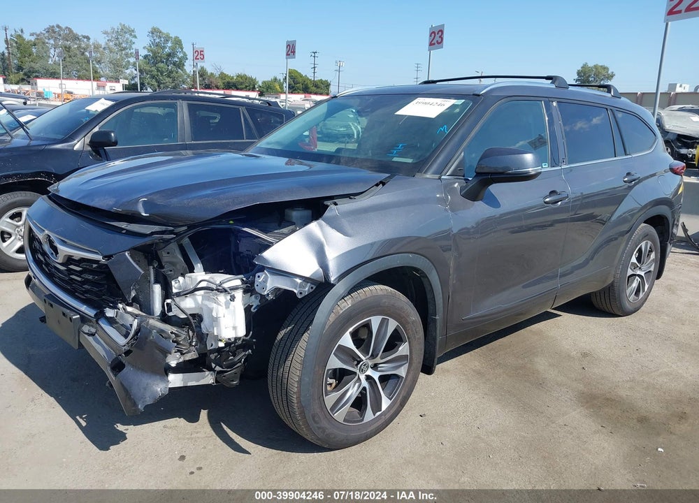 2021 TOYOTA HIGHLANDER XLE VIN: 5TDHZRAH6MS527724