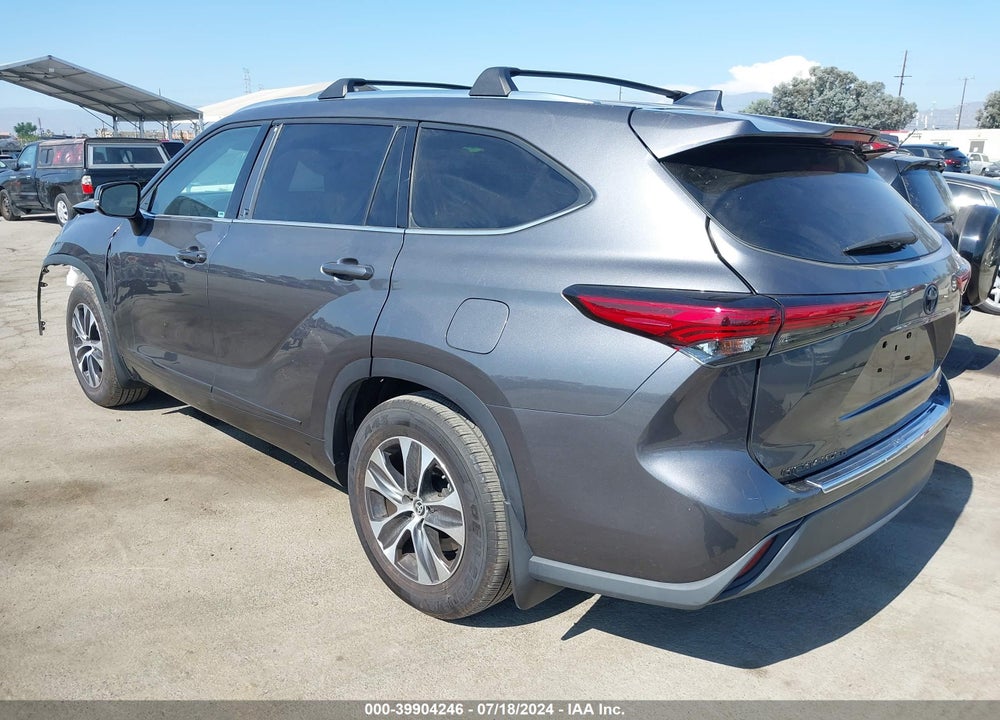 2021 TOYOTA HIGHLANDER XLE VIN: 5TDHZRAH6MS527724